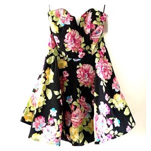 🌹 Gorgeous Floral Strapless Dress 🌹